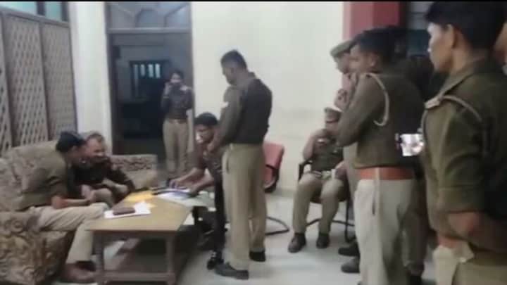 गाजीपुर: अब्बास अंसारी और पत्नी निकहत के पैतृक आवास पर पुलिस की रेड, जानें पूरा मामला गाजीपुर: अब्बास अंसारी और पत्नी निकहत के पैतृक आवास पर पुलिस की रेड, जानें पूरा मामला