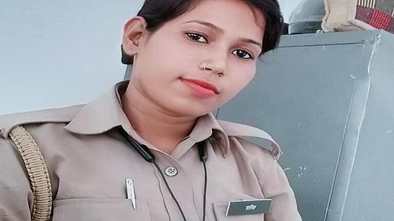 लखनऊ: महिला पुलिसकर्मी ने पहले हाथ की नस काटी फिर फंदे से लटककर दे दी जान UPTak