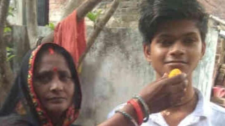 गोरखपुर: UP बोर्ड की 10वीं की परीक्षा में चाट का ठेला लगाने वाले के बेटे ने किया जिला टॉप UP Tak