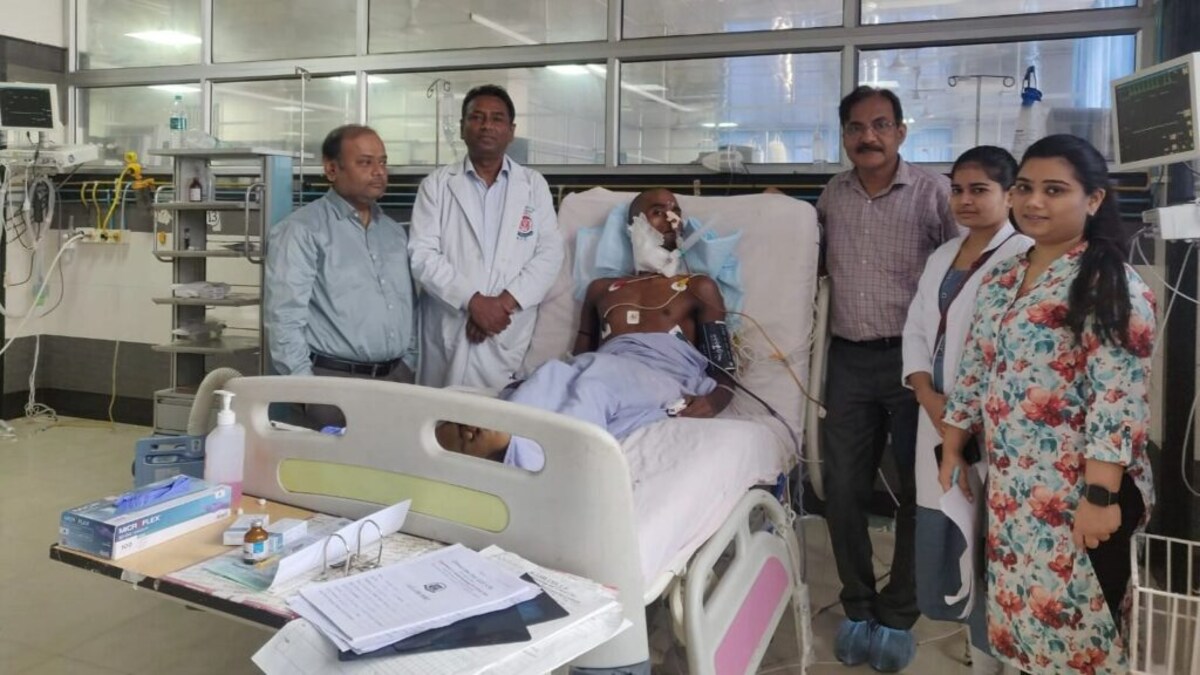 हादसे में युवक के गले की खाने की नली कटकर लटकी, KGMU के डॉक्टरों ने ऑपरेशन कर किया ठीक UP Tak