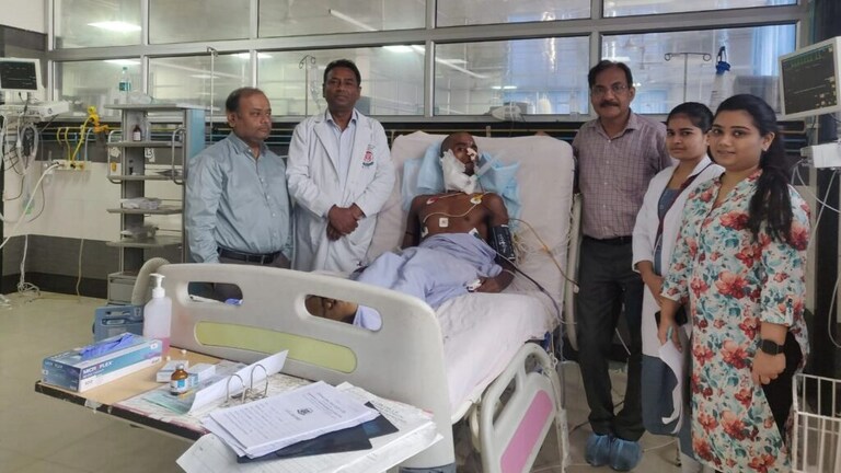 हादसे में युवक के गले की खाने की नली कटकर लटकी, KGMU के डॉक्टरों ने ऑपरेशन कर किया ठीक UP Tak