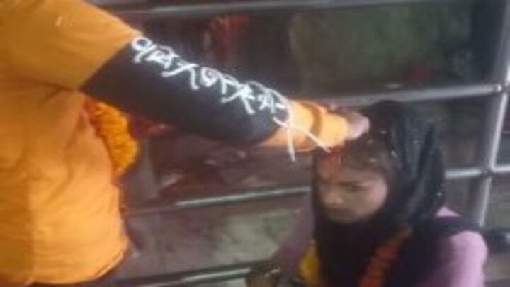 आजमगढ़ में प्रेम चढ़ा परवान, युवक ने किन्नर से मंदिर में रचाई शादी, भर दी मांग, देखें UP Tak