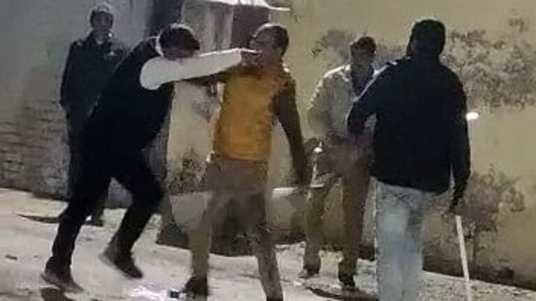 रायबरेली: जिस पुलिसकर्मी की हुई पिटाई उसकी पत्नी ने सुनाई ये कहानी, जेल मंत्री का आया जवाब UP Tak