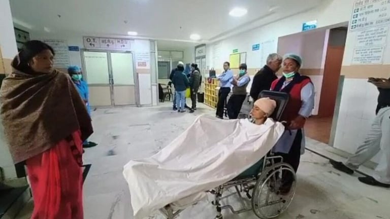 घायल स्वीटी के इलाज के लिए नोएडा के पुलिसकर्मी देंगे एक दिन का वेतन, जमा होंगे इतने रुपये UP Tak