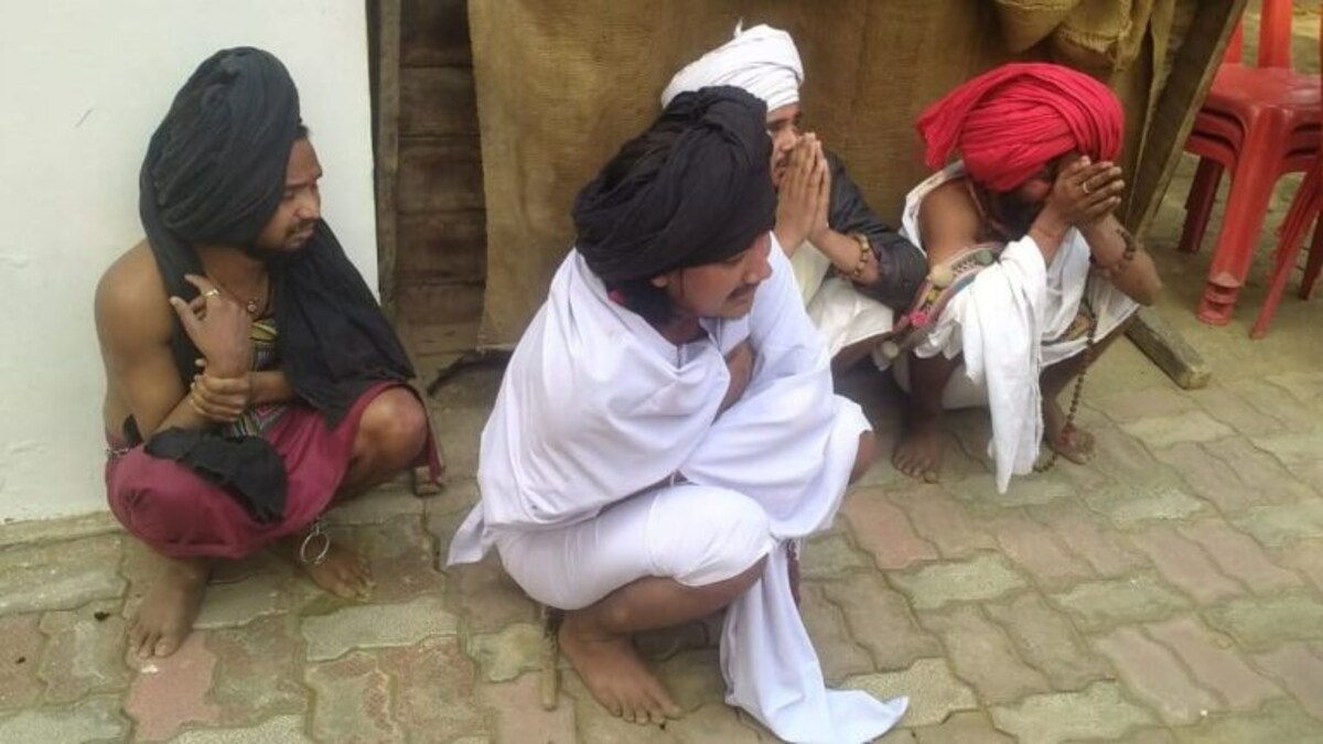 देवरिया: साधु के भेष में आए घर और पूजा-पाठ के नाम पर अंगूठी लेकर भाग गए, यूं दबोचा UP Tak