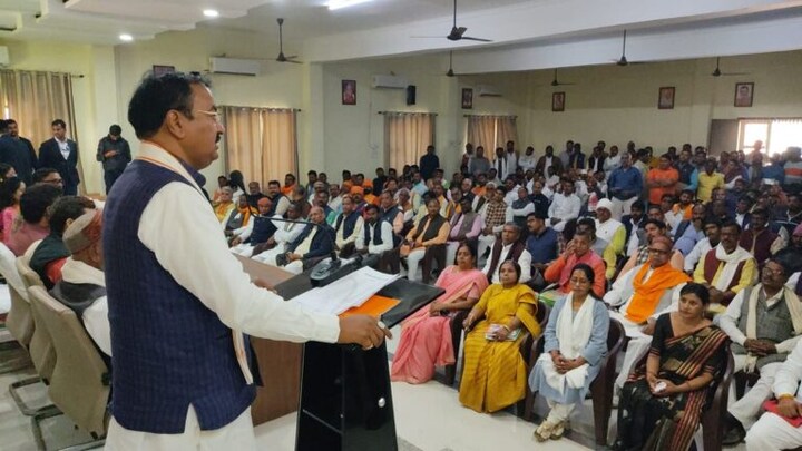 सपा रामचरितमानस का प्रकरण उठाकर समाज में नफरत पैदा कर रही: डिप्टी सीएम केशव मौर्य UP Tak