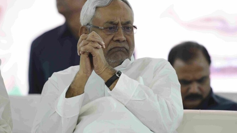 यूपी के फूलपुर से लोकसभा चुनाव लड़ेंगे नीतीश कुमार! जानिए यहां की जनता का मूड UP Tak