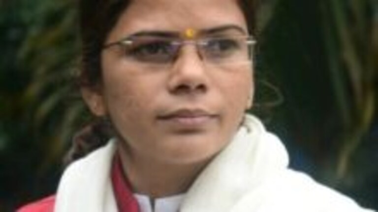 सपा के खिलाफ ऋचा सिंह पहुंची चुनाव आयोग, कहा- ‘मेरा निष्कासन सपा संविधान के खिलाफ’ UP Tak