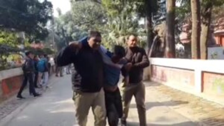 मेरठ कॉलेज में बवाल, छात्रों के दो गुटो में जमकर मारपीट, फायरिंग का भी आरोप UP Tak