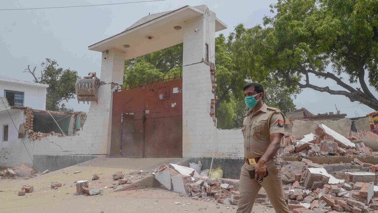 बिकरू कांड: न्यायिक आयोग की जांच रिपोर्ट में भी अनंत देव तिवारी समेत 8 पुलिसकर्मी दोषी UP Tak