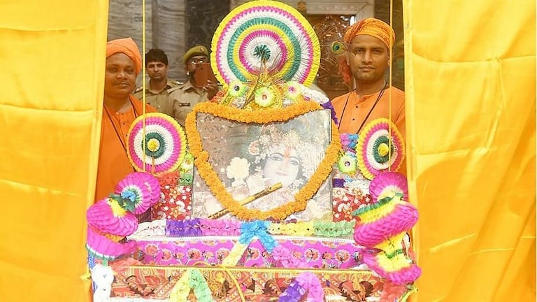 गोरखनाथ मंदिर वाली जन्माष्टमी देखिए, जब छोटे-छोटे बच्चे बने राधा और कृष्ण, मोहा मन UP Tak