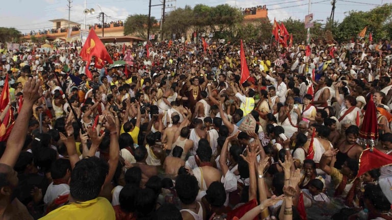 माघ मेले में श्रद्धालुओं की संख्या का रिकॉर्ड बना, 9 करोड़ से ज्यादा श्रद्धालु शामिल हुए UP Tak
