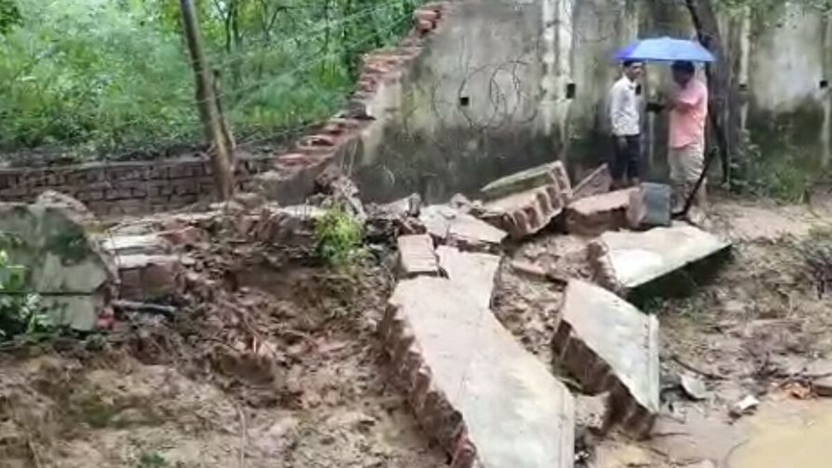 लखनऊ: आफत की बारिश में दीवार गिरने से 9 मौतें, सड़क धंसी, घरों में पानी लबालब, देखें हाल UP Tak