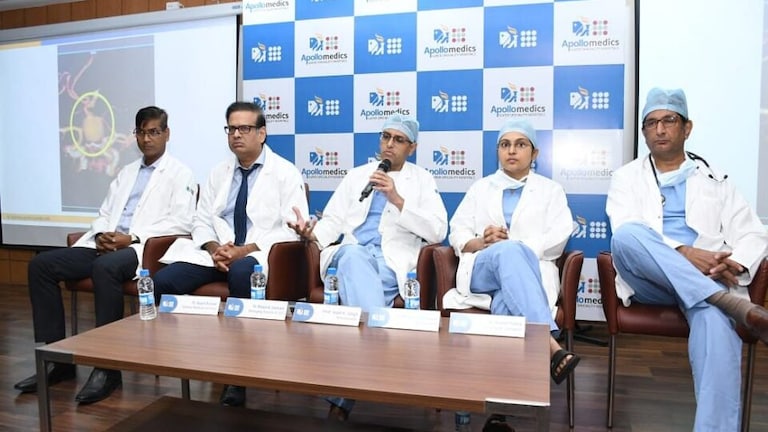 लखनऊ: 50 डॉक्टर्स-पैरामेडिक्स की टीम ने की 48 घंटे मैराथन सर्जरी, वापस आई आंखों की रोशनी UPTak