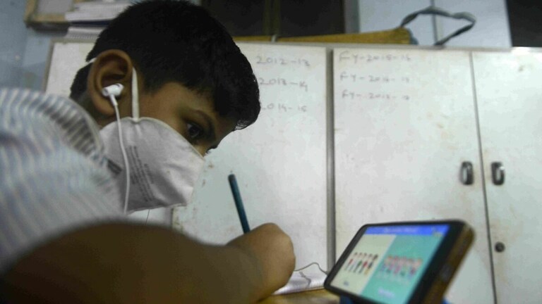 COVID: UP में 30 जनवरी तक स्कूल-कॉलेज बंद, जारी रहेंगी ऑनलाइन क्लास UP Tak