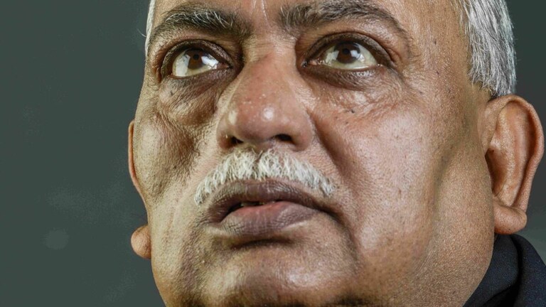 फिर फंसे मुनव्वर राना: तालिबान की तुलना वाल्मीकि से करने पर केस दर्ज, जानें हालिया विवाद UP Tak