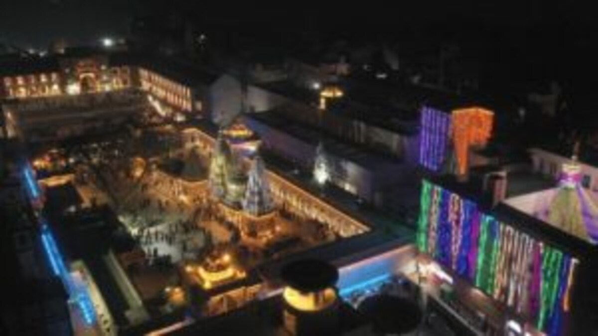 लखीमपुर: खिड़की तोड़कर बैंक में घुसे चोर फिर तिजोरी काटकर उड़ाए 30 लाख, जानें पूरा मामला UP Tak