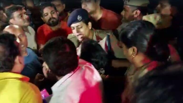 श्रीकांत त्यागी केस: पीड़िता को धमकाने के आरोप में गिरफ्तार हुए 6 लोगों को मिली बेल UP Tak