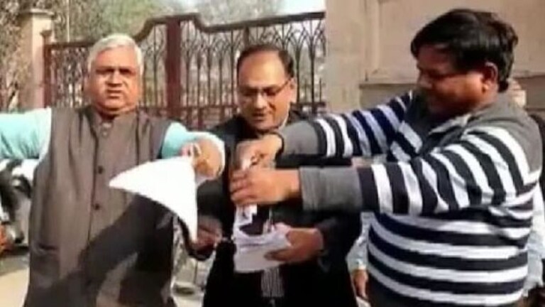 लखनऊ: रामचरितमानस की प्रतियां जलाने वाले दो आरोपियों के खिलाफ हुई रासुका के तहत कार्रवाई UP Tak