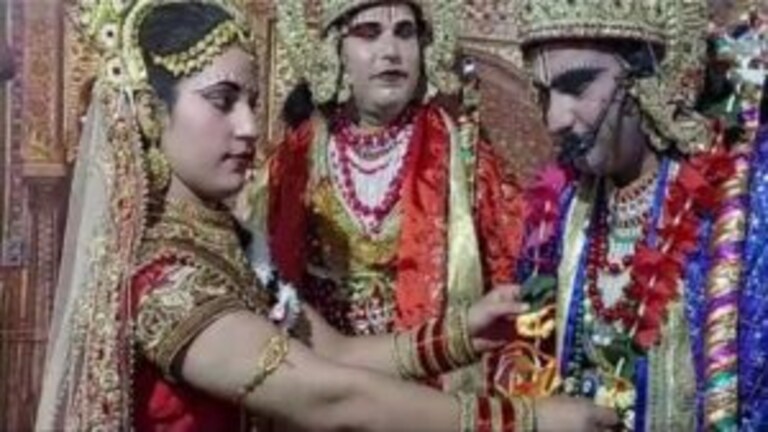 शाहजहांपुर: इस रामलीला में एक्टर राजपाल यादव 31 साल पहले बने थे अंगद, देखिए तस्वीरें UP Tak