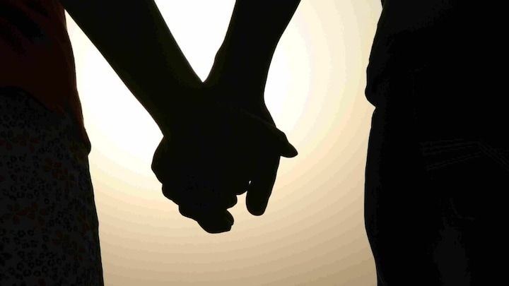 अलीगढ़: लव मैरिज के बाद पत्नी को पता चली पति की ऐसी बात, महिला ने अब मांगा तलाक UP Tak