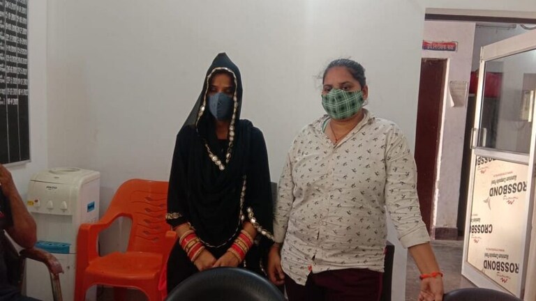 दो बहनों ने मंदिर में जाकर आपस में ही रचा ली शादी, सामने आई ये बात UP Tak