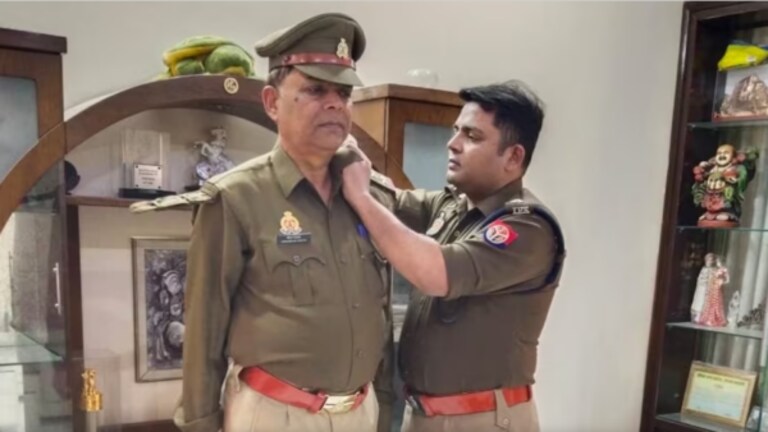 IPS बेटे ने पिता के कंधे पर लगाए सितारे, सोशल मीडिया पर पोस्ट की तस्वीर, जानें पूरी कहानी UP Tak