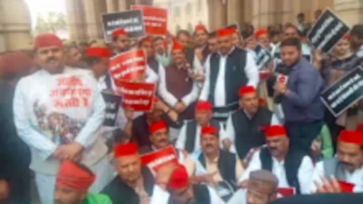 शिवपाल की अगुवाई में बजट सत्र से पहले सपा विधायकों का धरना प्रदर्शन, केशव मौर्य ने कही ये बात UP Tak