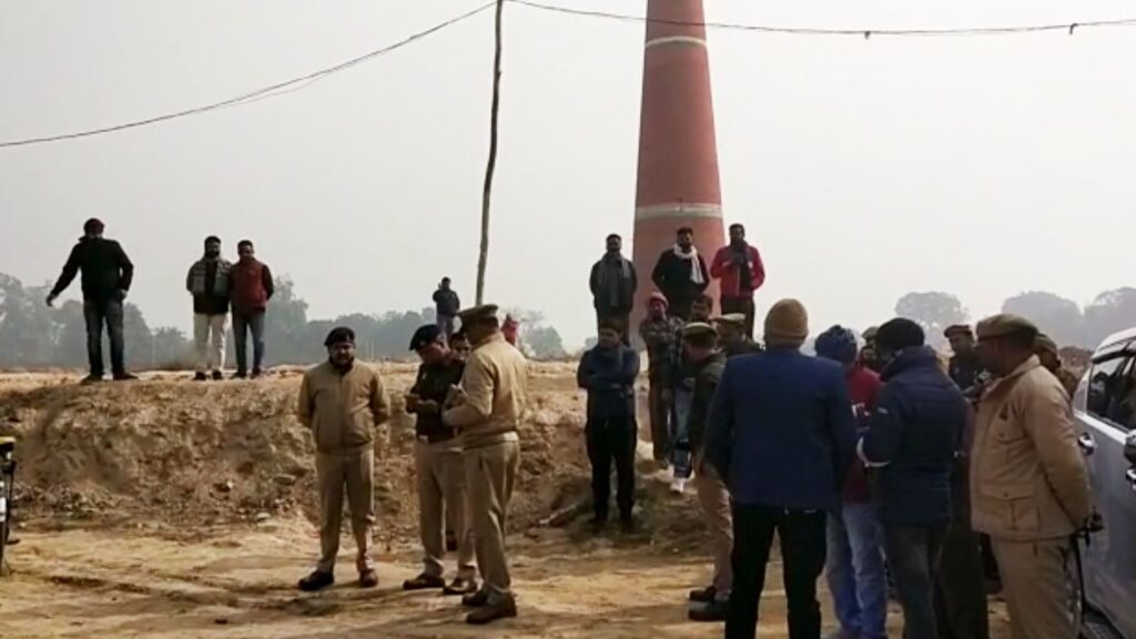 सुल्तानपुर: मामूली विवाद पर झारखंड के मजदूर की दंपत्ति ने गला काट कर की हत्या? मचा हड़कंप UP Tak