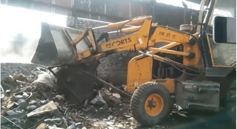 कानपुर: मदरसे के ‘अतिक्रमण’ पर चला बुल्डोजर, हेड मास्टर बोले- जानबूझकर नुकसान पहुंचाया गया UP Tak