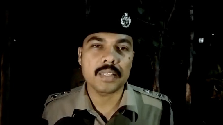 गोरखपुर में बर्बरता, एक ही परिवार के 3 लोगों की फावड़े से गला रेतकर हत्या, एक आरोपी अरेस्ट UP Tak