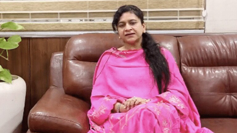 कोर्ट की अवमानना मामले में नोएडा अथॉरिटी की सीईओ को SC से झटका, नहीं मिली अंतरिम राहत UP Tak