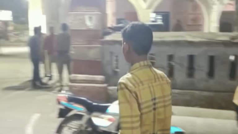 कानपुर हिंसा: पोस्टर जारी होते ही ‘पत्थरबाज’ ने किया सरेंडर, थाने पहुंचा नाबालिग युवक UP Tak