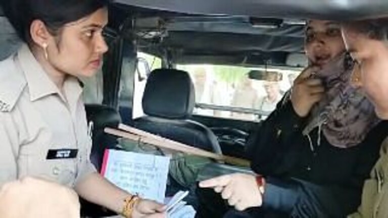 रामपुर उपचुनाव: जेठानी की जगह वोट डालने आई महिला, पुलिस ने पकड़ा तो बताई यह वजह UP Tak