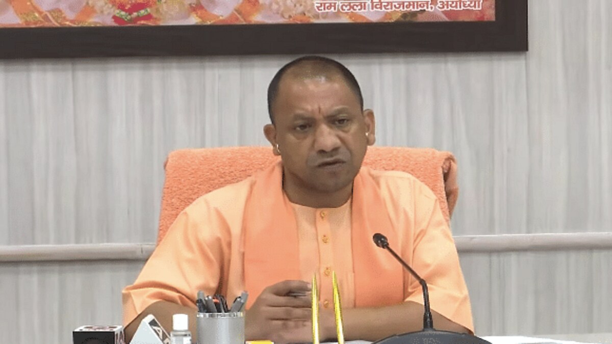Lulu Mall विवाद: CM योगी का सख्त निर्देश- माहौल खराब करने वालों के खिलाफ हो कार्रवाई UP Tak