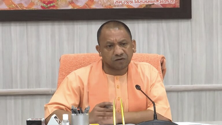 Lulu Mall विवाद: CM योगी का सख्त निर्देश- माहौल खराब करने वालों के खिलाफ हो कार्रवाई UP Tak
