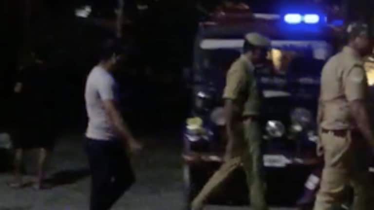 लखनऊ: बीएड की दिव्यांग छात्रा का हॉस्टल के कमरे में पंखे से लटका मिला शव, मचा हड़कंप UP Tak