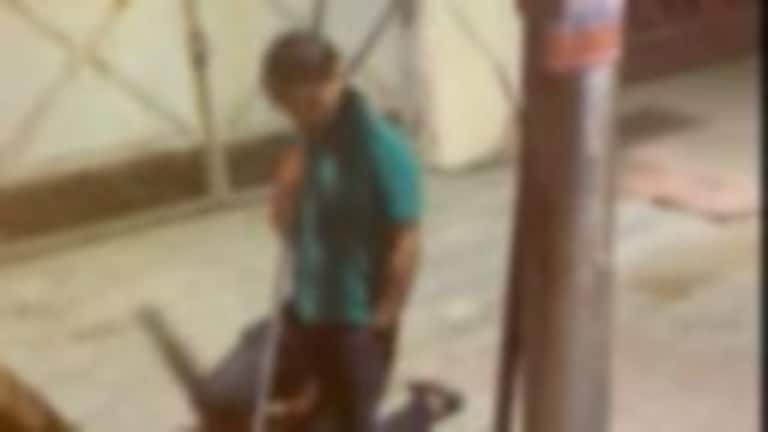 लखनऊ: साइन बोर्ड के एंगल में गर्दन फंसने से हुई युवक की मौत? घटना CCTV कैमरे में कैद UP Tak