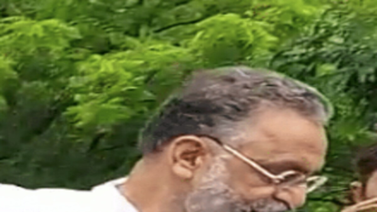 मऊ: चेहरे पर पकी दाढ़ी, खिचड़ी बाल…अरसे बाद सामने आई बाहुबली मुख्तार की तस्वीरें, देखिए UP Tak