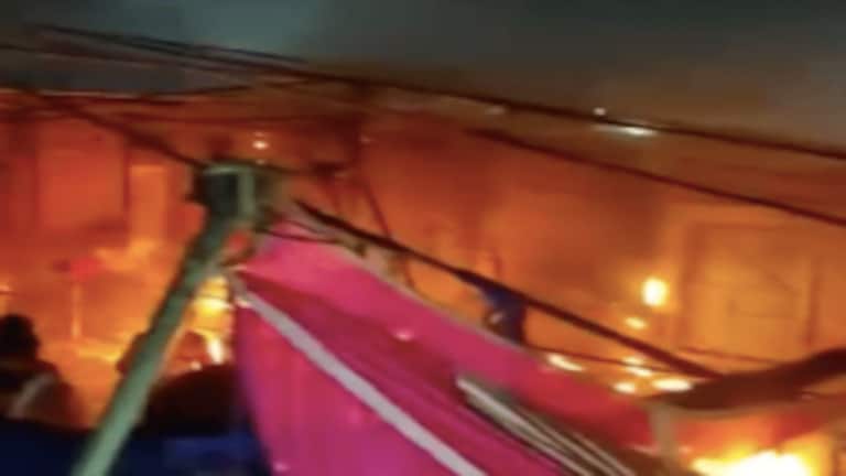 भदोही: देखें दुर्गा पूजा पंडाल में आग लगने के वक्त और बाद का भयावह नजारा UP Tak