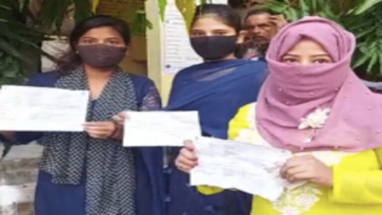 गोला उपचुनाव: मंदिर में विनय तिवारी-अमन गिरि का आमना-सामना! एक साथ पहुंचे शिव की शरण में UP Tak