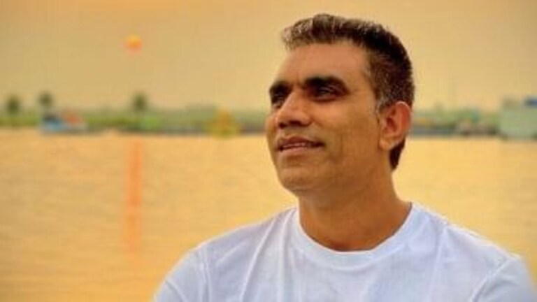 क्रिकेटर मुनाफ पटेल के दो बैंक खातों को सीज कर नोएडा प्रशासन ने वसूले 52 लाख रुपये UP Tak