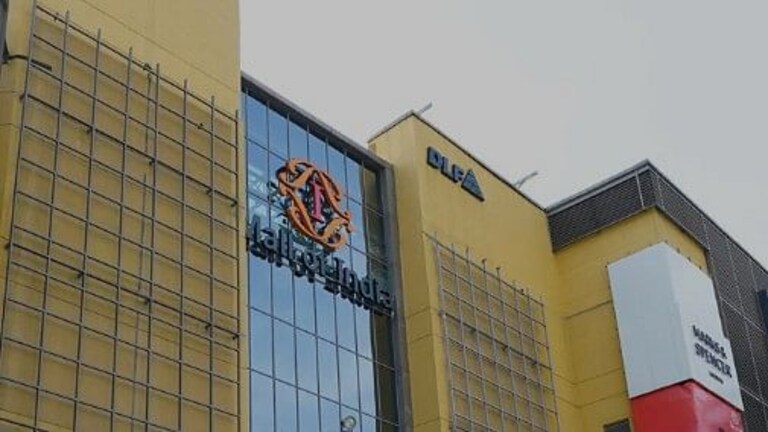 नोएडा प्राधिकरण ने मॉल की जमीन के मुआवजे को लेकर DLF को 235 करोड़ रुपये का नोटिस जारी किया UP Tak