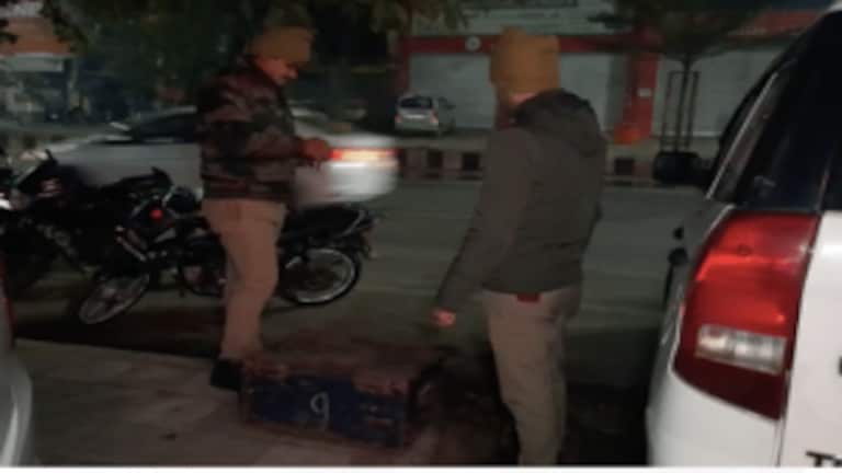 आगरा: कर्मचारी को बैंक में जमा करना था 1.36 करोड़ रुपये कैश, वो लेकर हुआ रफू-चक्कर UP Tak