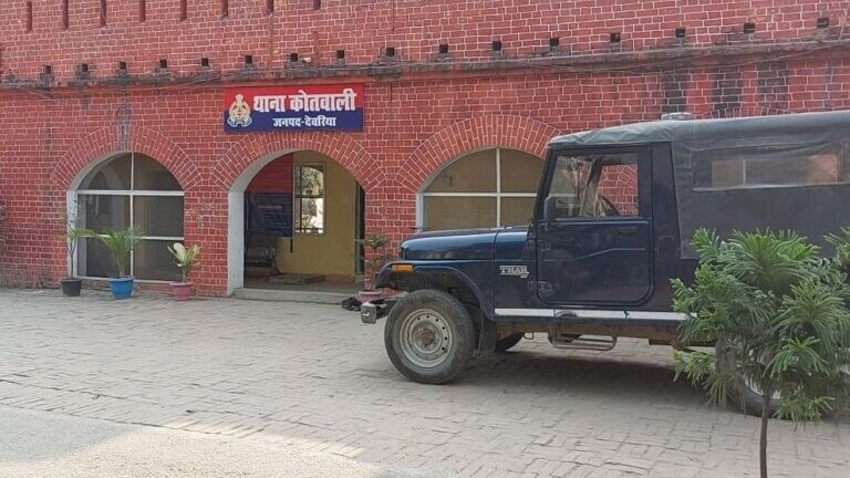 देवरिया: दुस्साहस! नशीला पदार्थ सुंघाया और मांग में सिंदूर लगाकर फोटो वायरल कर दिया? जानें UP Tak