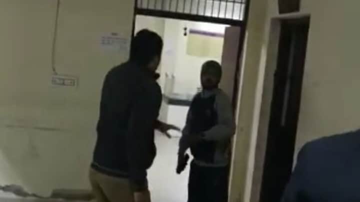 कानपुर: शिकायत करने गए BJP कार्यकर्ता को दारोगा ने जड़ दिए थप्पड़, फिर पड़ गए लेने के देने UP Tak