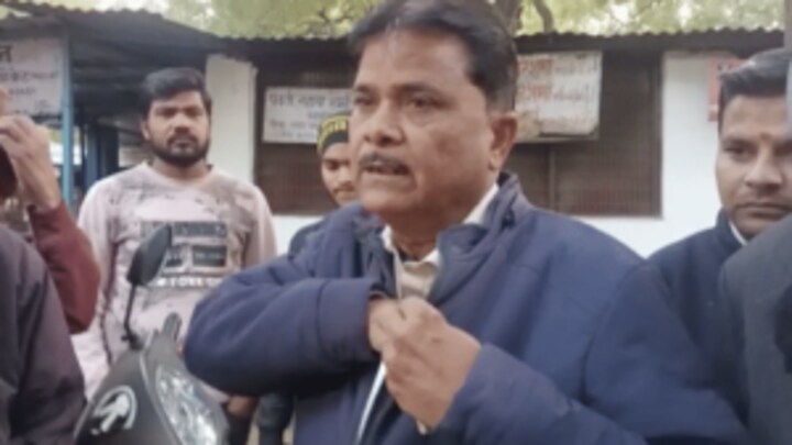 आगरा: स्टांप वेंडर के पास था ₹10 लाख की नकदी से भरा बैग, वह फीते बांधने के लिए झुका और… UP Tak