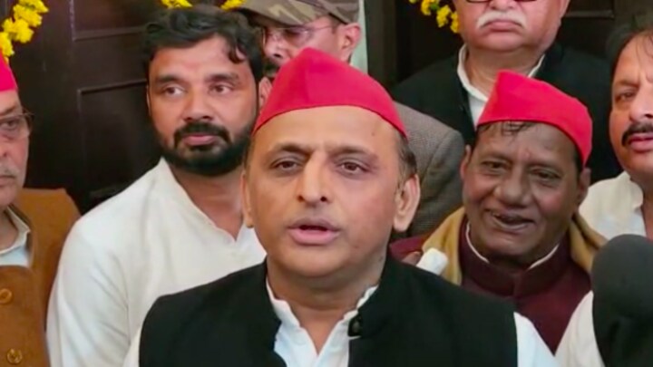 नोएडा में अखिलेश बोले- ‘सपा की सरकार बनी तो जाति आधारित जनगणना कराएंगे’ UP Tak