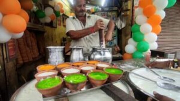 76वें स्वतंत्रता दिवस पर काशी में पहलवान की फेमस दुकान पर तिरंगा लस्सी, जलेबी की धूम UP Tak