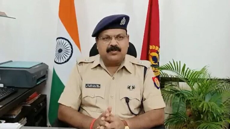 बिजनौर: तिरंगा वितरित करने वाली आंगनबाड़ी कार्यकर्ता को जान से मारने की धमकी, केस दर्ज UP Tak